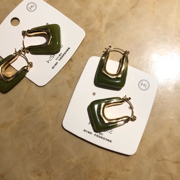 U-Shaped Hoop Earrings (dark green) - Picture 2 of 5
